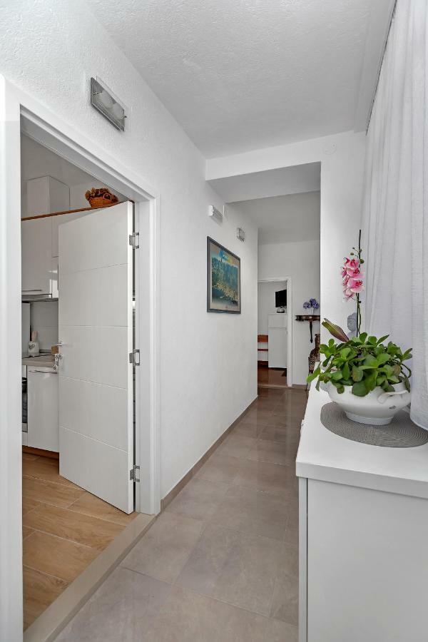 Mirjana & Ivo Appartement Makarska Buitenkant foto