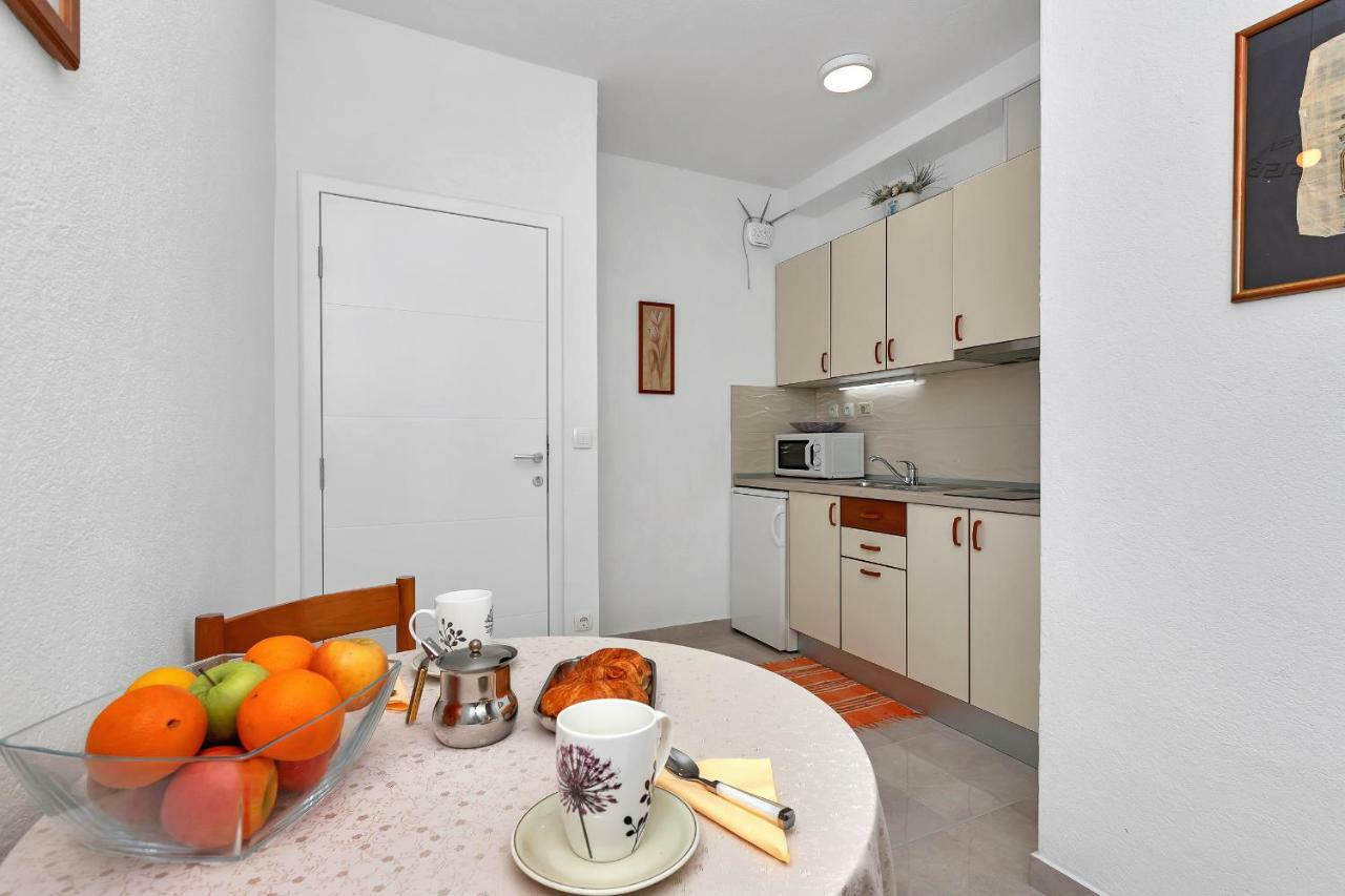 Mirjana & Ivo Appartement Makarska Buitenkant foto